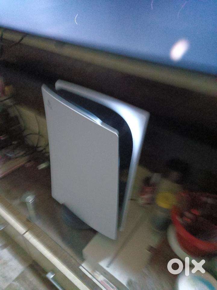 Ps5 2023 model ok condition disc edition 825 gb