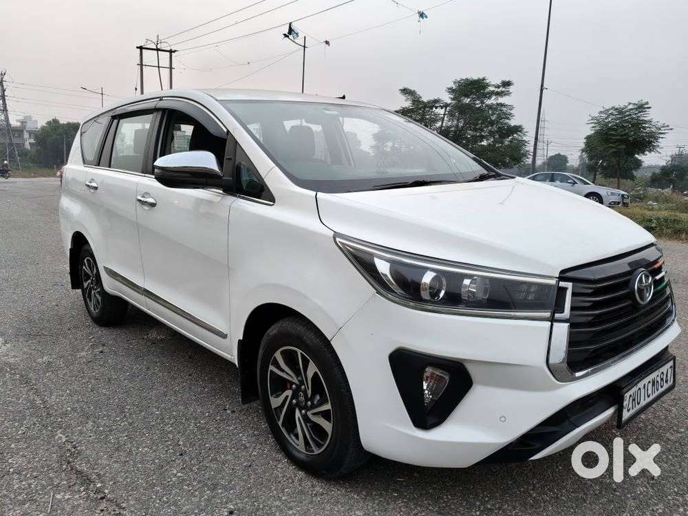 Toyota Innova Crysta 2.7 V, 2022, Petrol