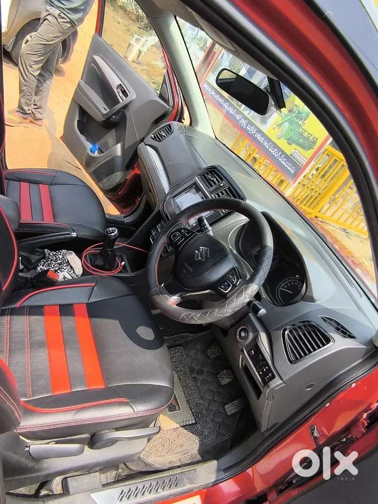 2017 Maruti Suzuki Brezza Zdi+ Dual Tone Manual