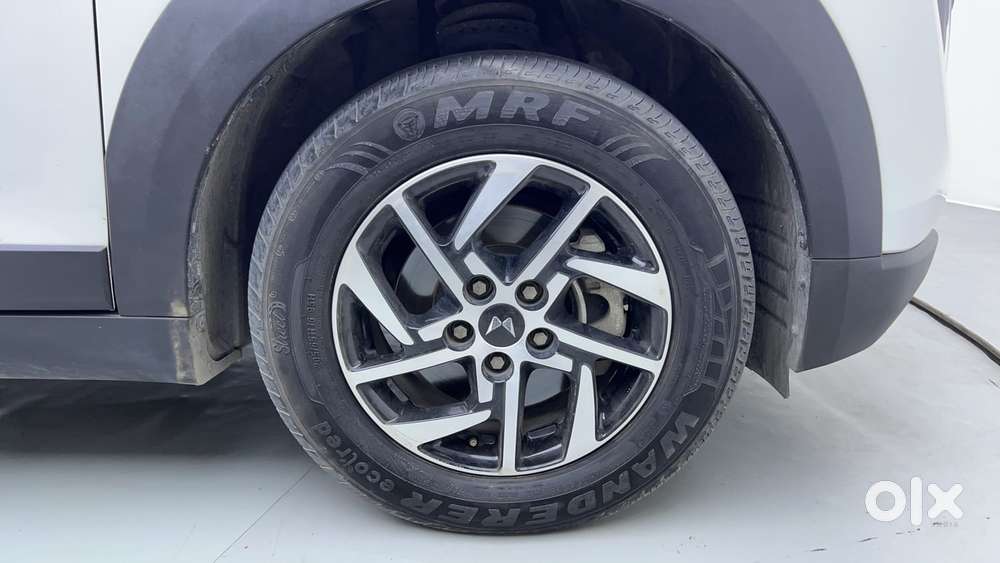 Mahindra Xuv 3xo Ax5 Pm Mt, 2024, Petrol