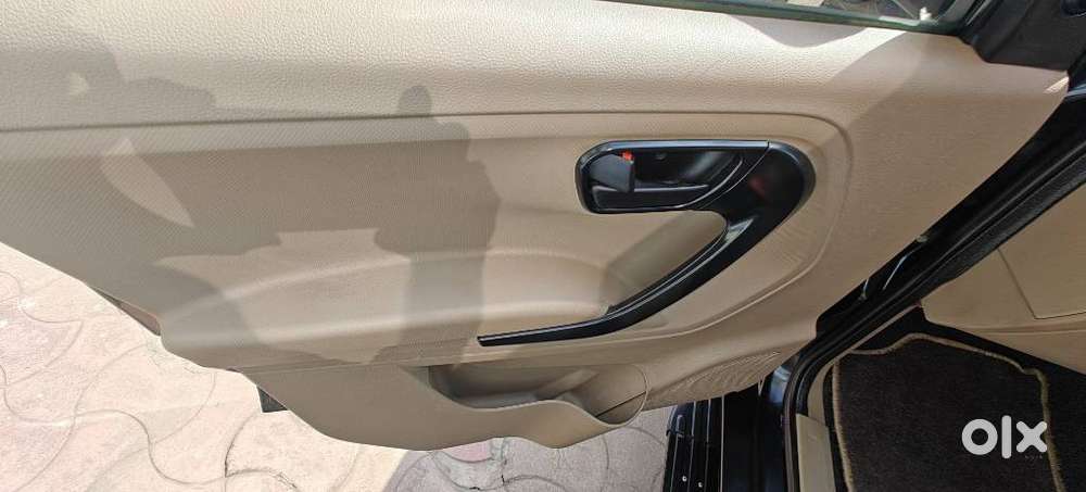 Mahindra Tuv 300 T6 Plus, 2016, Diesel