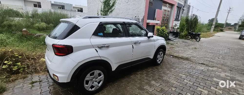 Hyundai Venue 2021 Petrol 62358 Km Driven