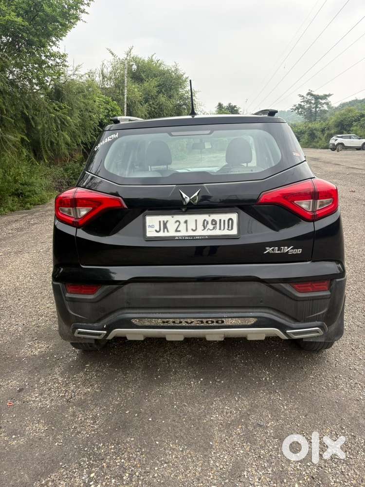 2023 Xuv300 W6 Diesel  Sunroof  26,000 Km  Excellent Condition