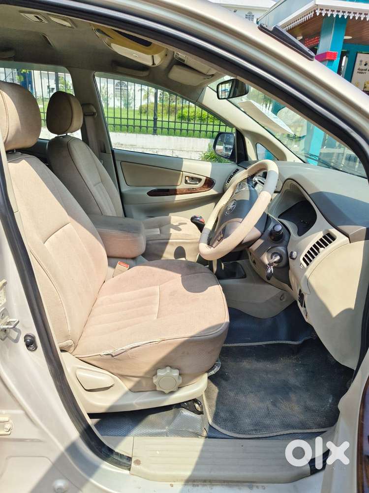 Toyota Innova 2.5 V 8 Str, 2013, Diesel