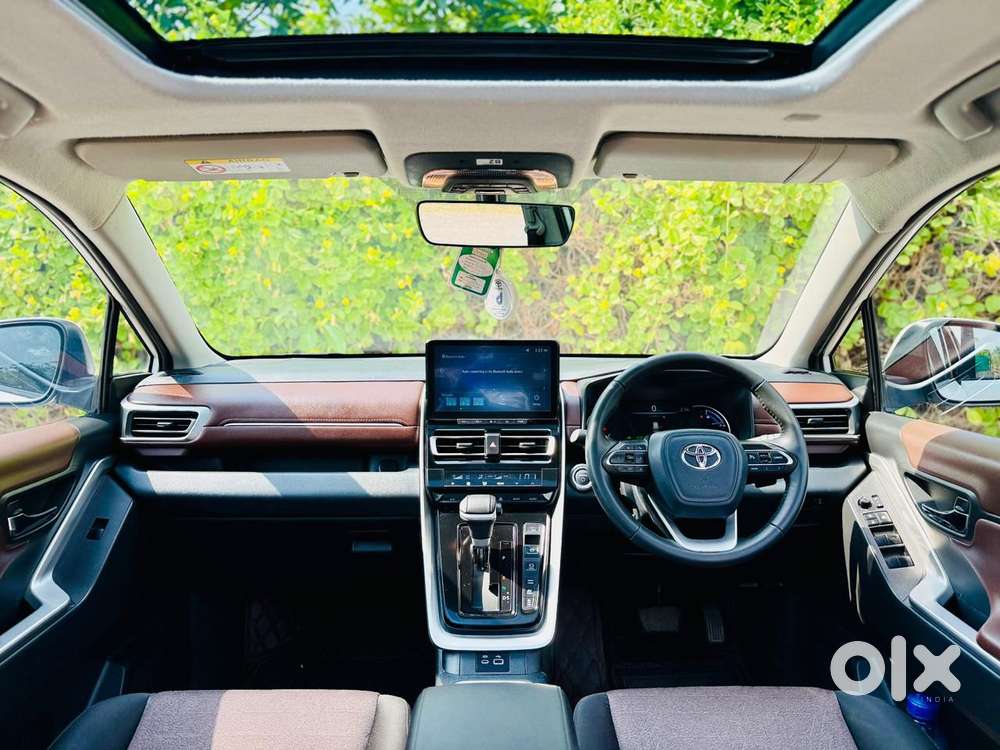Toyota Innova Hycross 2.0 Vx (o) Hybrid 8 Str, 2024, Petrol