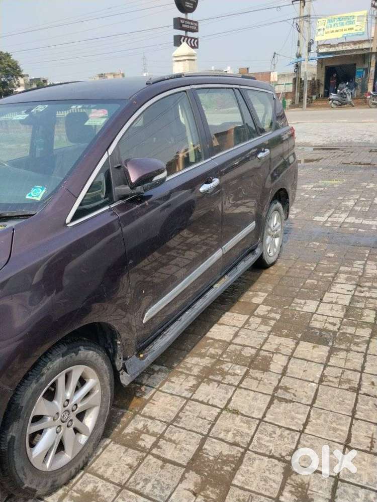 Toyota Innova Crysta 2.4 V, 2016, Diesel