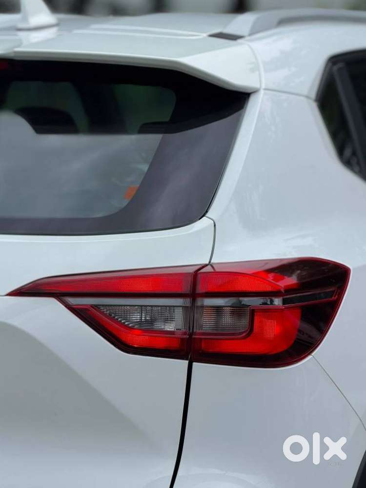 Nissan Magnite 1.0 Xv Premium, 2022, Cng & Hybrids