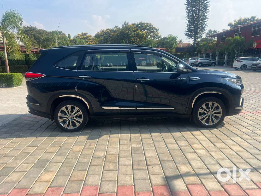 Toyota Innova Hycross 2.0 Zx (o) Hybrid 7 Str, 2023, Petrol