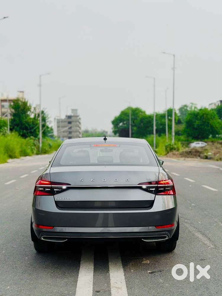 Skoda Superb 2.0 Tsi At L&k, 2022, Petrol