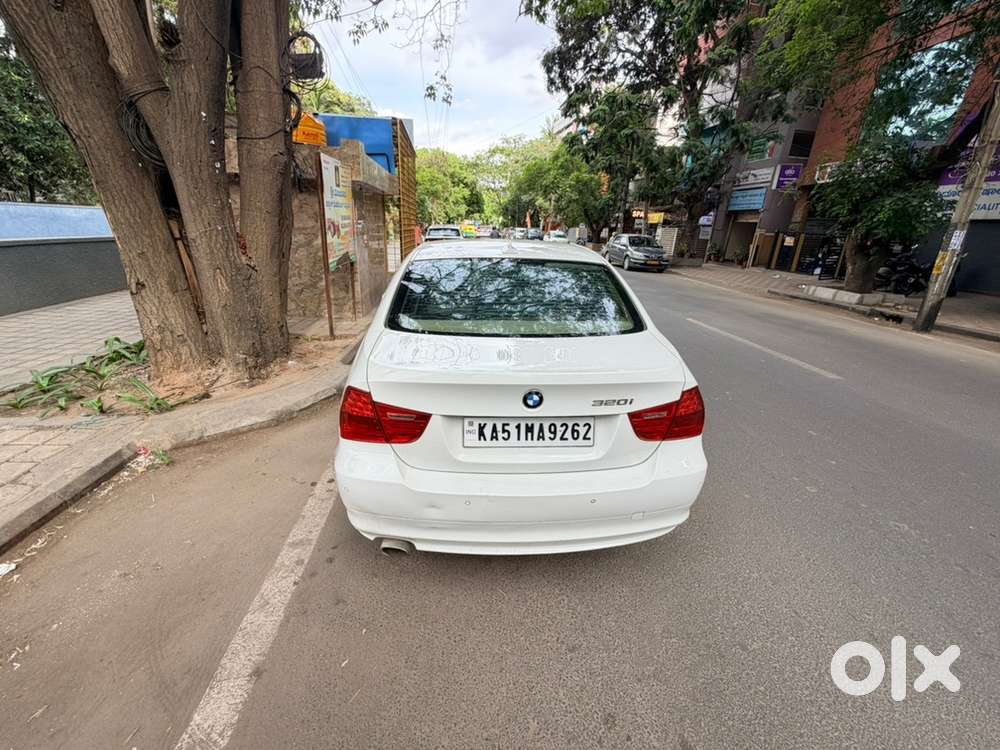 Bmw 3 Series 2011, Luxury Line
