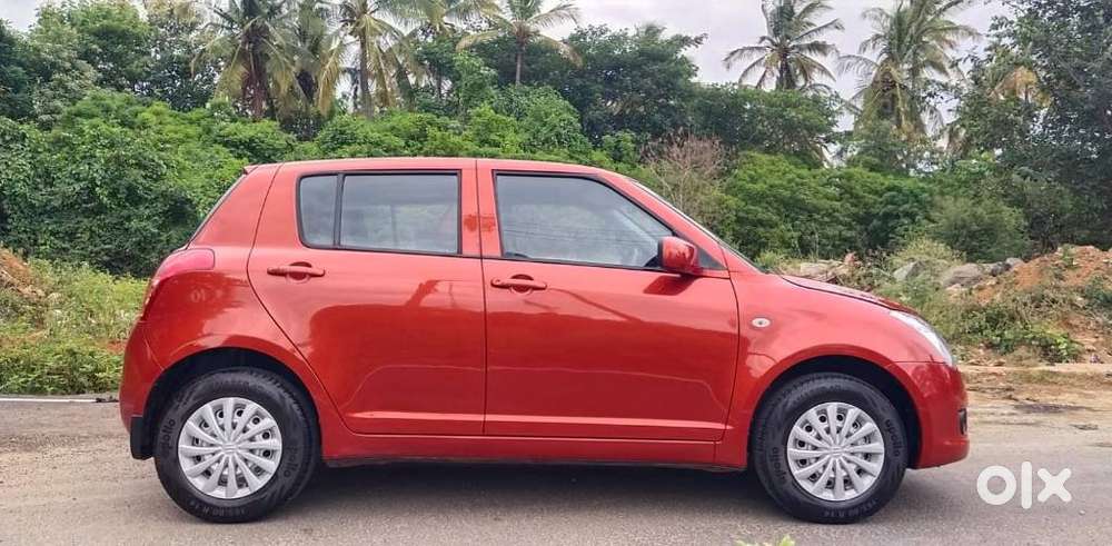 Maruti Suzuki Swift Lxi Bsiv, 2010, Petrol
