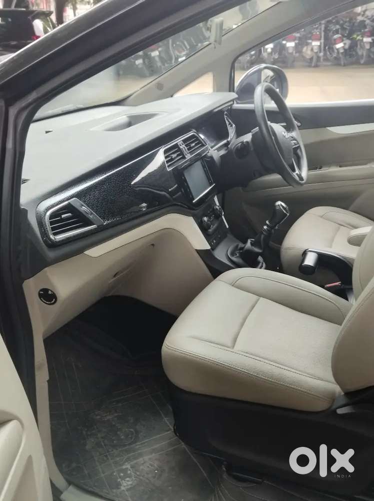 Mahindra Marazzo M8 2020