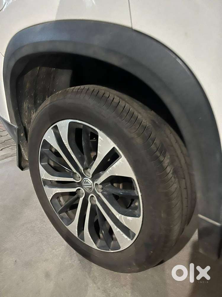 Mg Hector Plus (2023)