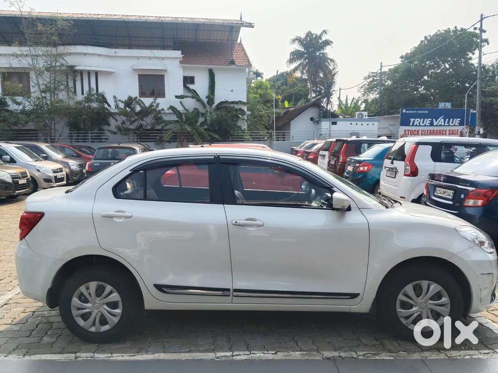 Maruti Suzuki Dzire Vxi Ags, 2022, Petrol