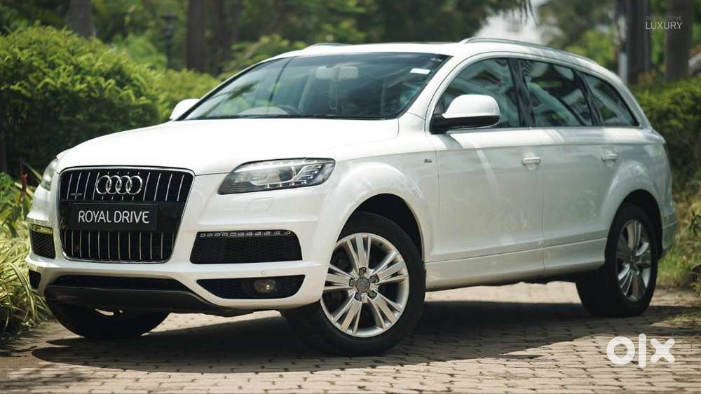 Well Maintained White Audi Q7.