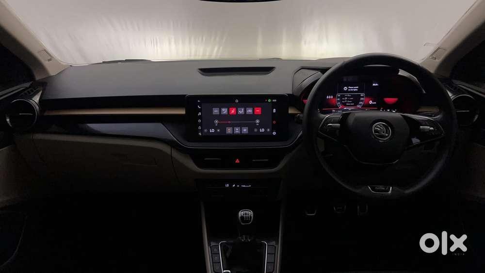 Skoda Slavia Style 1.0l Tsi Mt, 2023, Petrol