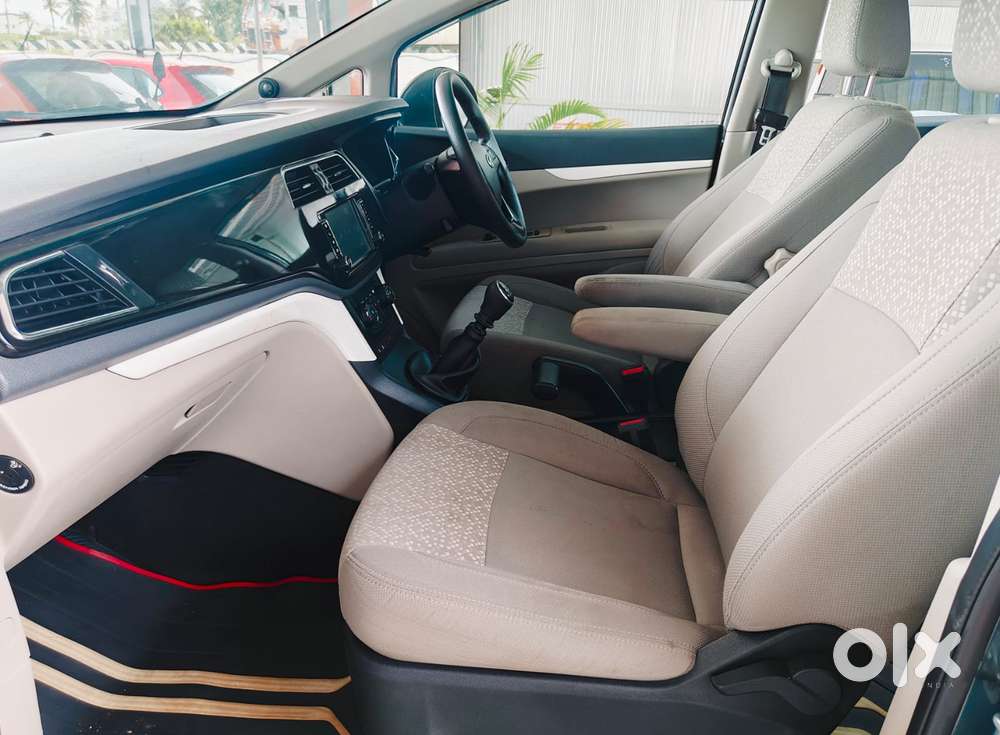 Mahindra Marazzo M6, 2019, Diesel