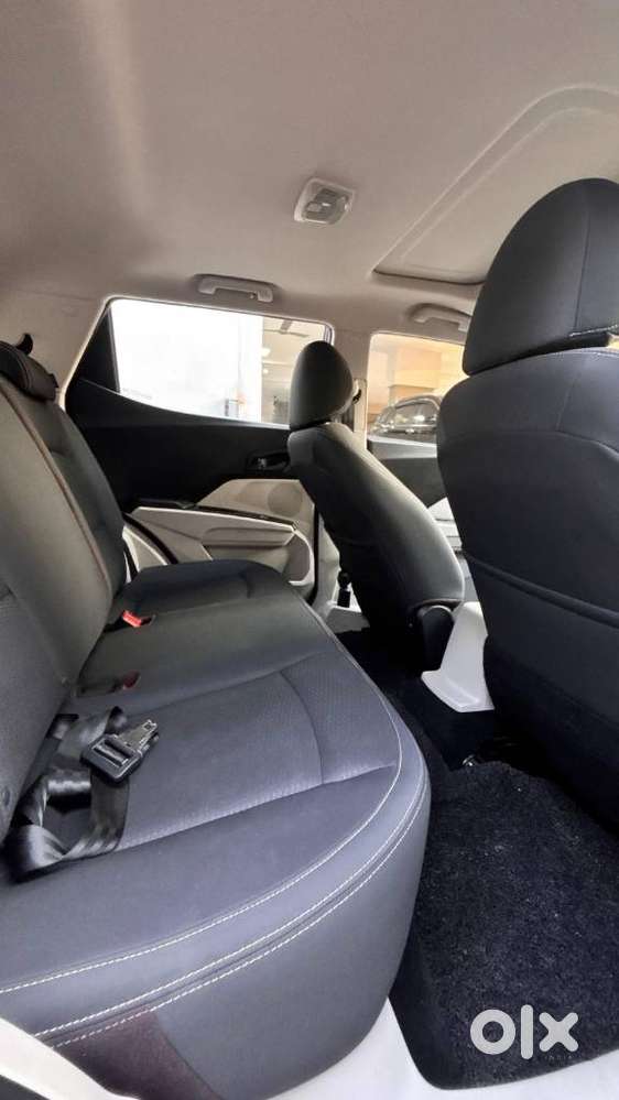 Mahindra Xuv300, 2023, Petrol