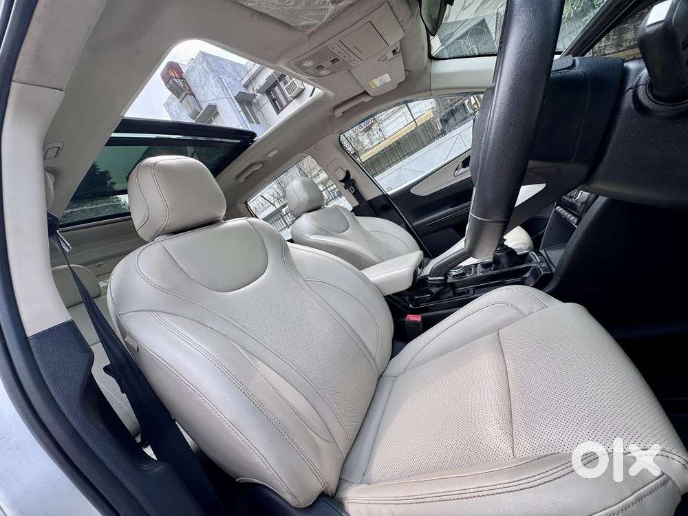 Mahindra Xuv700 2.0 Ax 7 Petrol Mt Str, 2022, Petrol