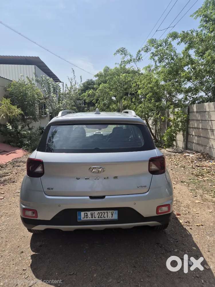 Hyundai Venue 2021 Petrol 38000 Km Driven