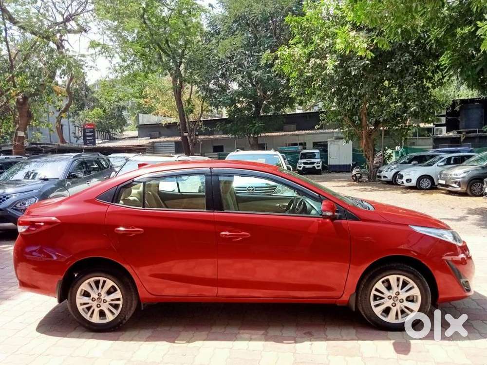 Toyota Yaris V Cvt, 2018, Petrol