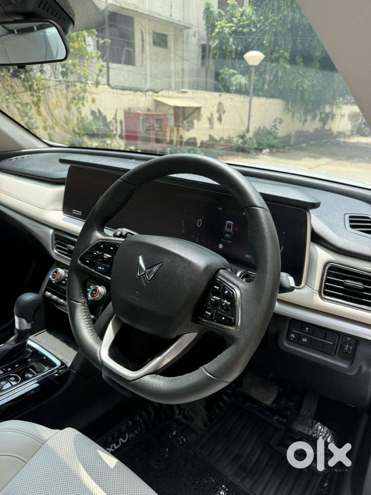 Mahindra Xuv700 2.0 Ax 7 Petrol At Luxury Pack Str, 2025, Petrol
