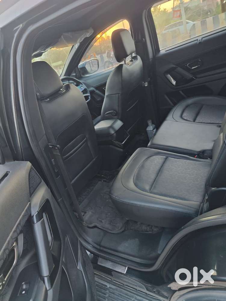 Tata Safari Adventure Plus Dark Edition At, 2024, Diesel