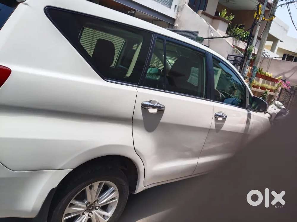 Toyota Innova Crysta - 2.4zx Mt