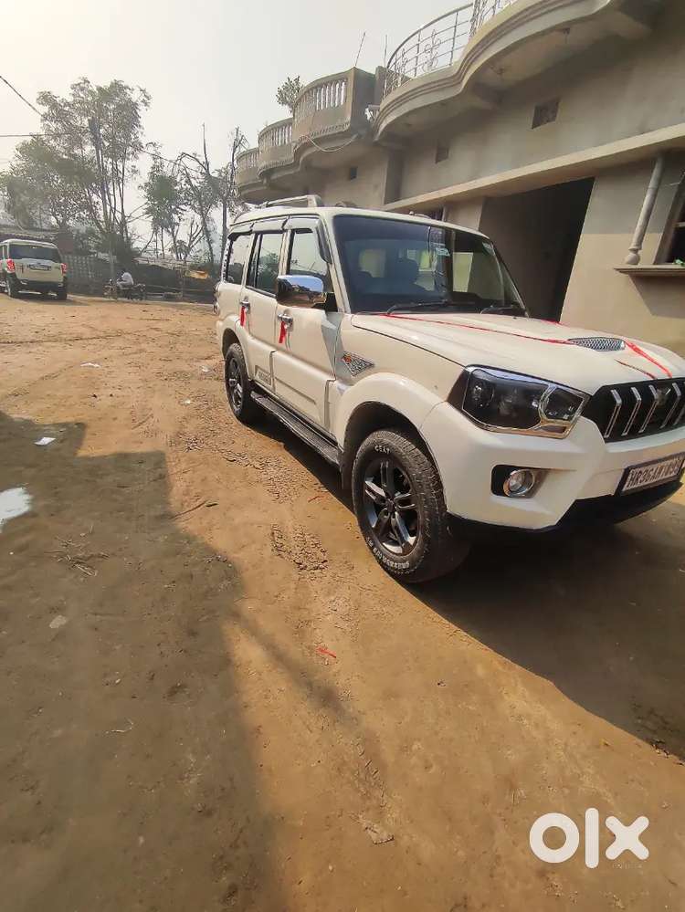 Mahindra Scorpio S6 Plus 2017 Diesel Manual