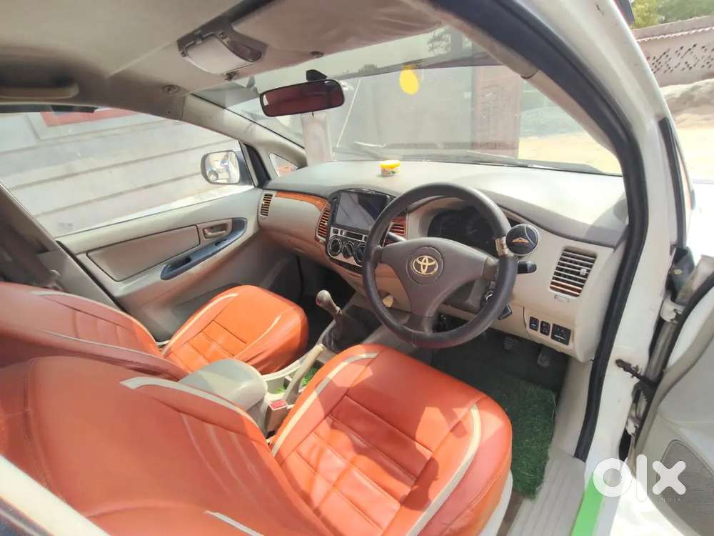 Toyota Innova 2012
