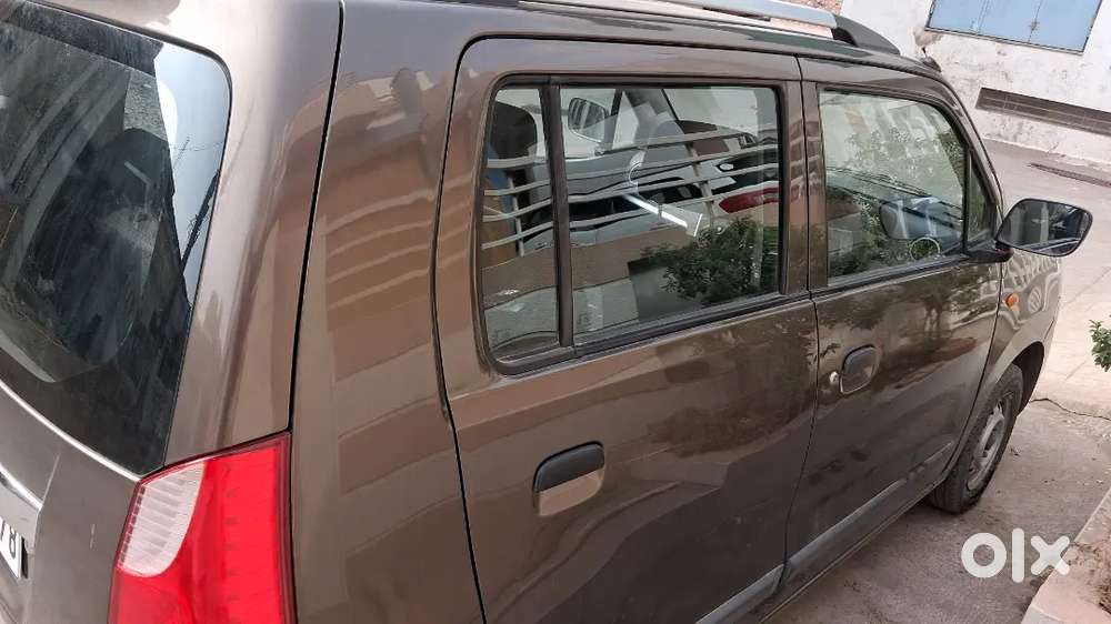 Wagon R 2011 Lxi Petrol,brown Colour