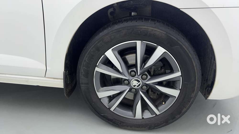 Skoda Slavia Style 1.0l Tsi At, 2023, Petrol