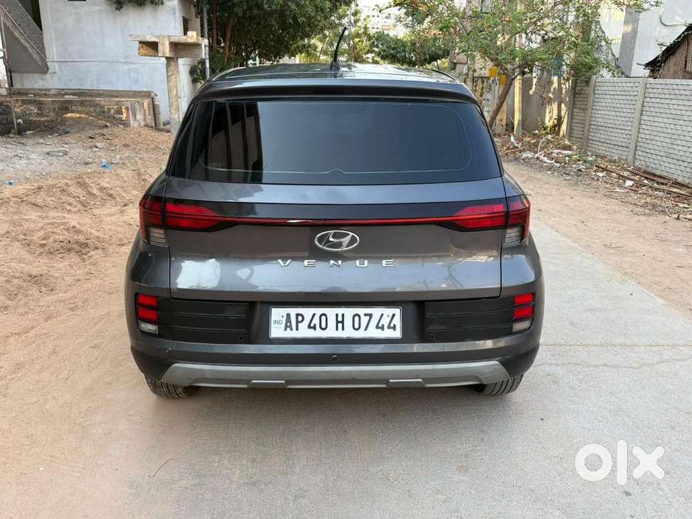 Hyundai Venue 2023 Petrol Well Maintained