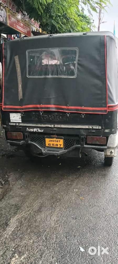 Looking good drive good running condition I have 2 diffrent auto