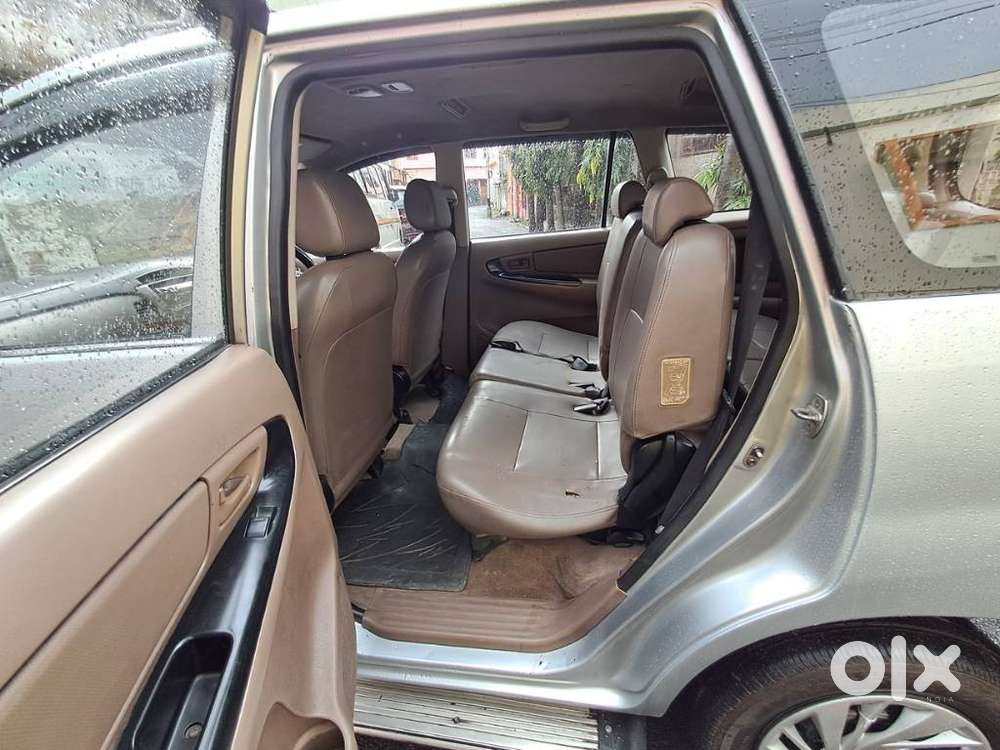 Toyota Innova 2.5 G (diesel) 8 Seater Bs Iv, 2016