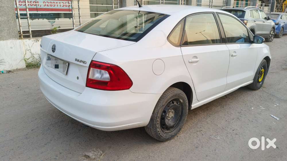Skoda Rapid 1.6 Mpi Ambition, 2015, Petrol