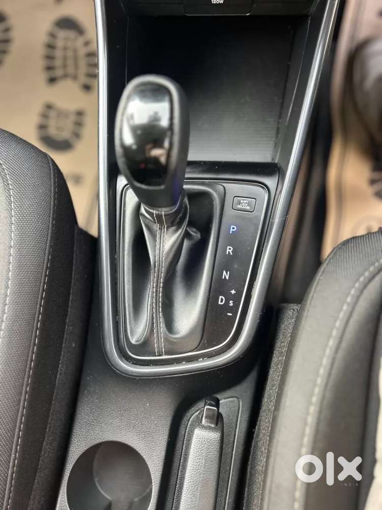 Hyundai I20 Sportz 1.2 Ivt, 2023, Petrol