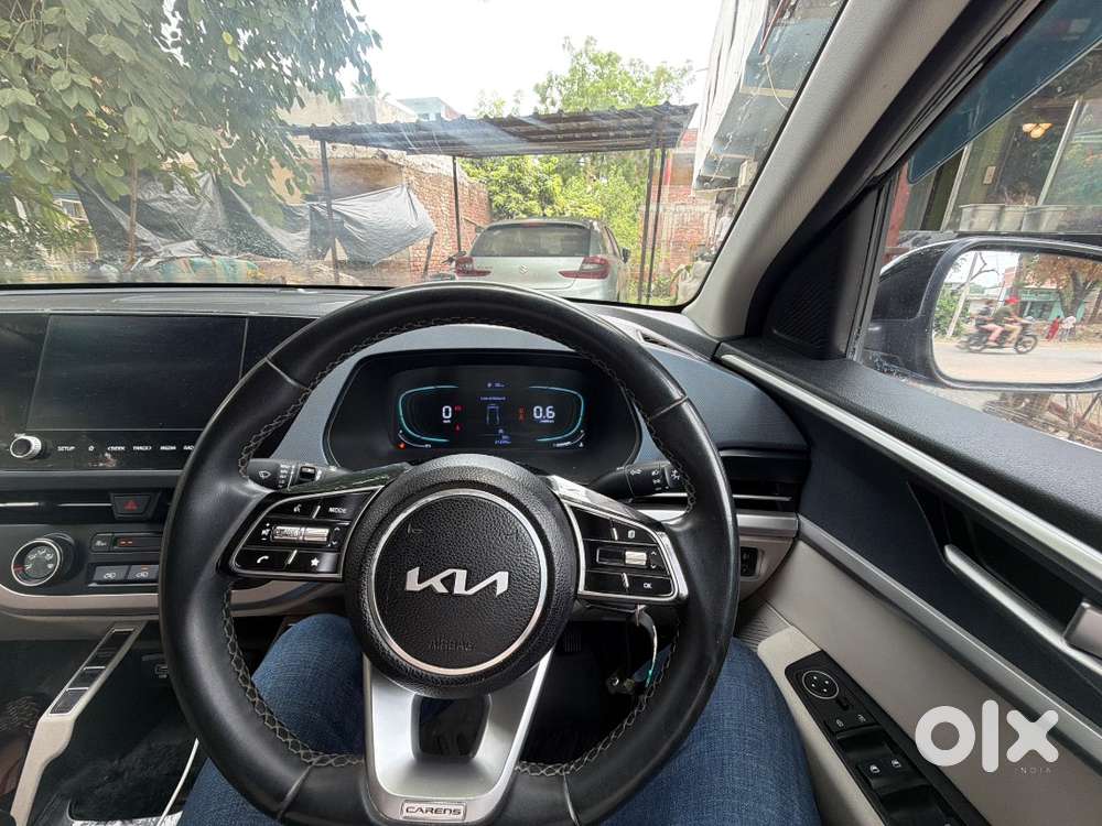 Kia Carens Gravity Edition ( Sunroof)