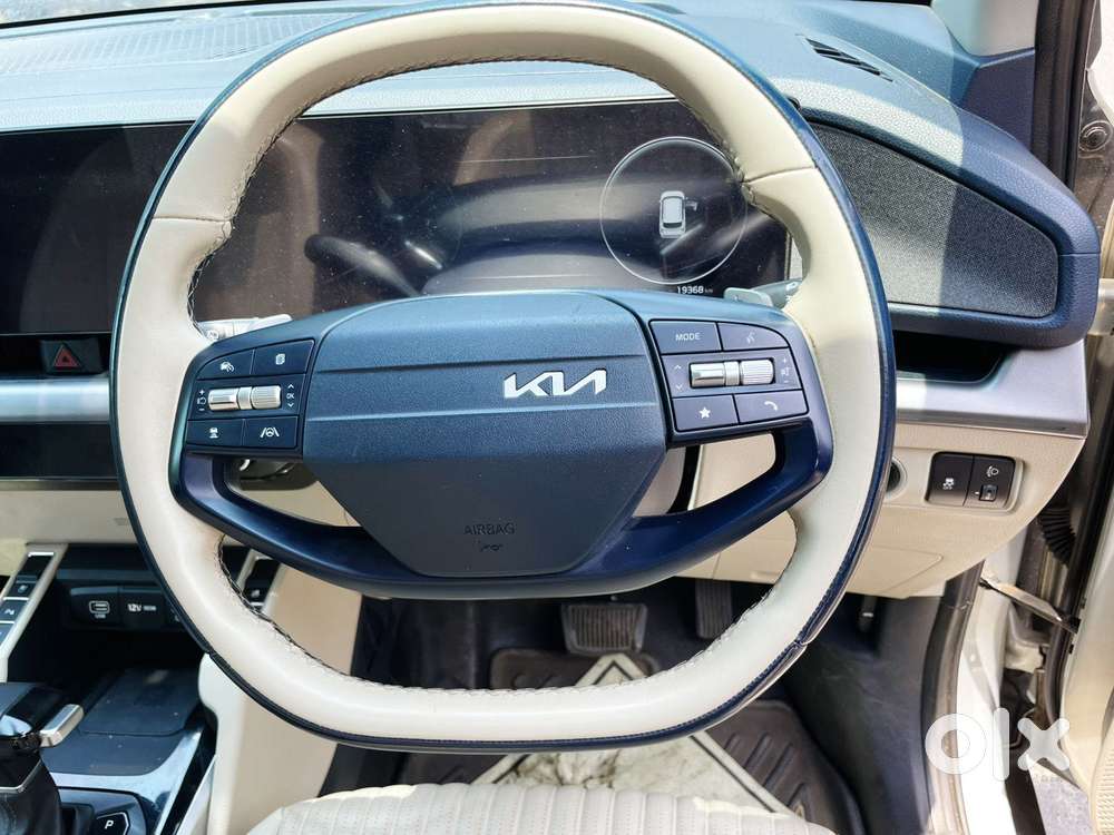 Kia Carens Clavis, 2025, Petrol