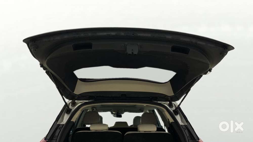 Mahindra Xuv700 2.0 Ax 7 Petrol Mt Str, 2021, Petrol