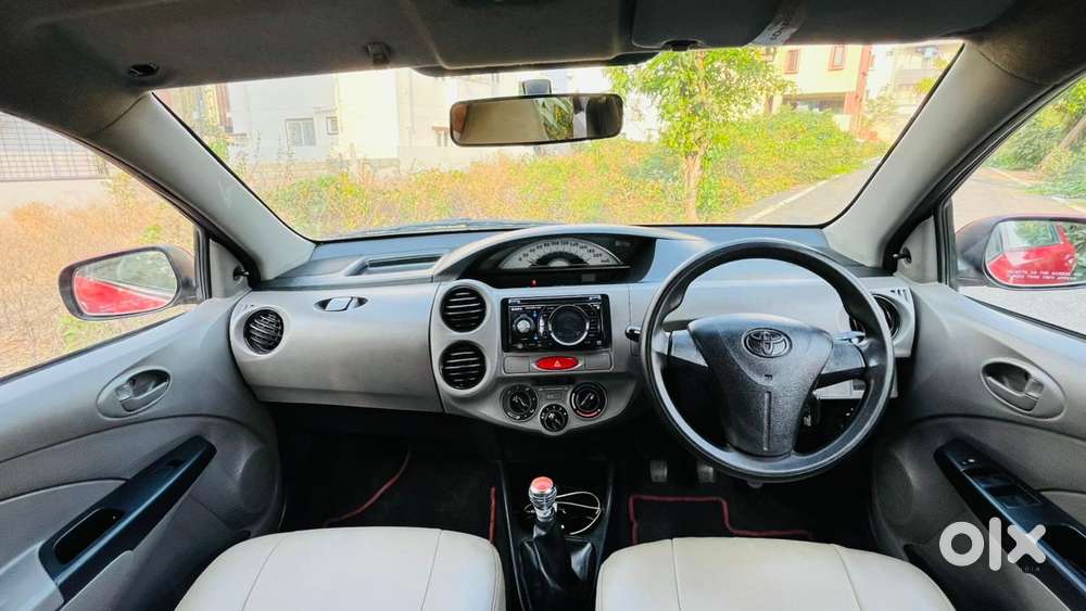 Toyota Etios Liva 2011-2012 J, 2011, Petrol