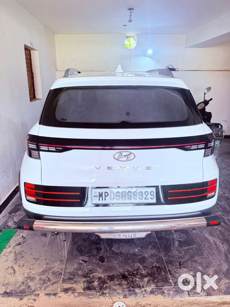 Hyundai Venue All Top Model Features Conected Tail Lamp Projector Head
