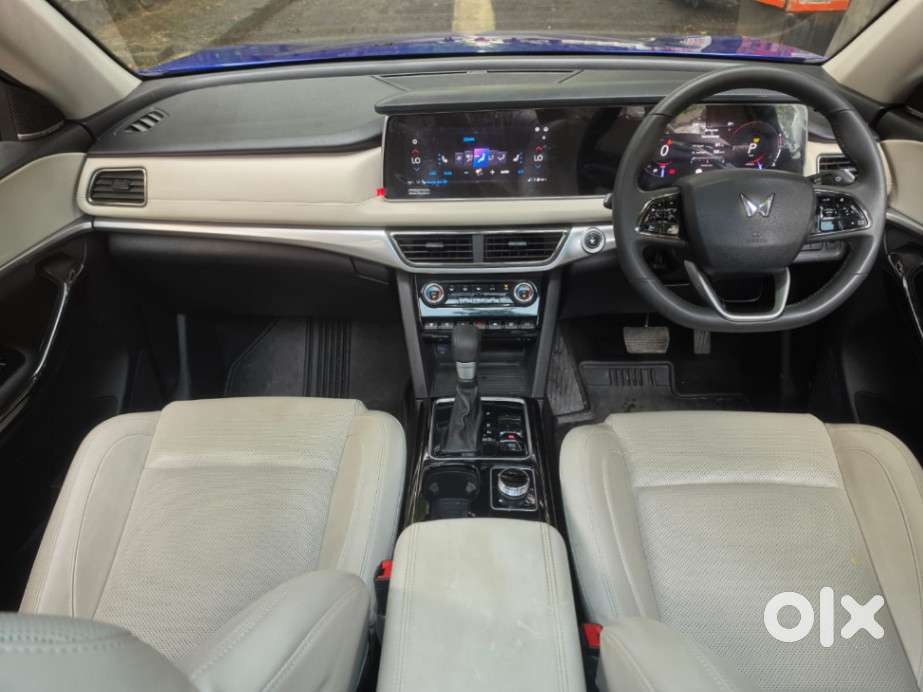 Mahindra Xuv700 2.2 Ax 7 Diesel At Luxury Pack Str, 2025, Diesel