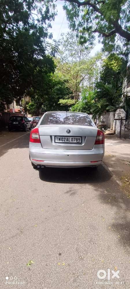 Skoda Laura Ambiente 2.0 Tdi Cr Manual, 2010, Diesel