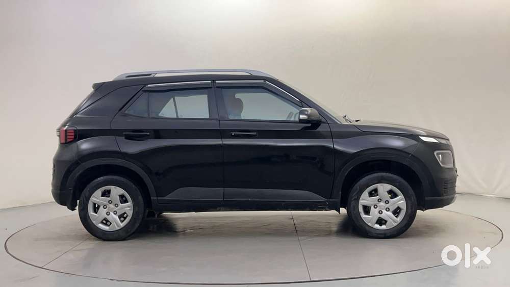 Hyundai Venue 1.2 S (o), 2022, Petrol