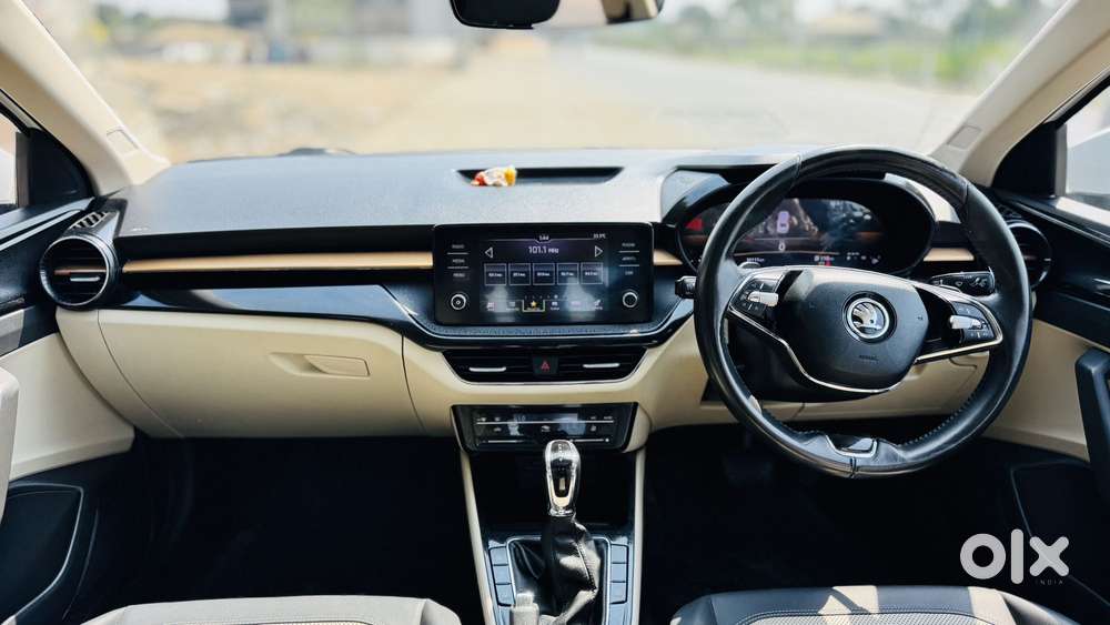 Skoda Slavia 1.0 Tsi Style At, 2023, Petrol