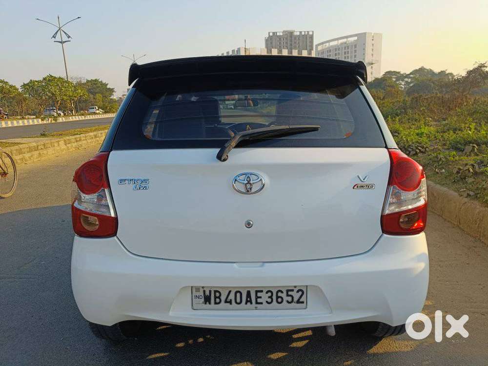 Toyota Etios Liva 1.2 V Dual Tone, 2016, Petrol