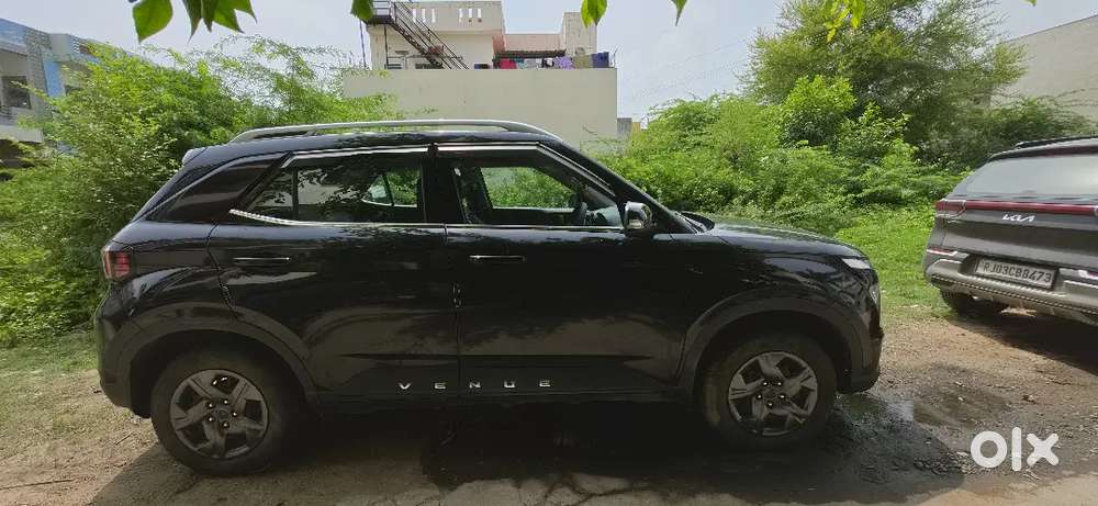 Hyundai Venue 1.0 2023 Km Driven