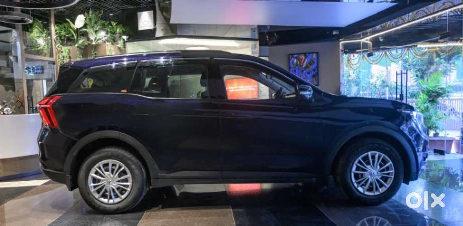 Mahindra Xuv700 Ax5 Petrol Automatic 7-seater, 2025, Petrol