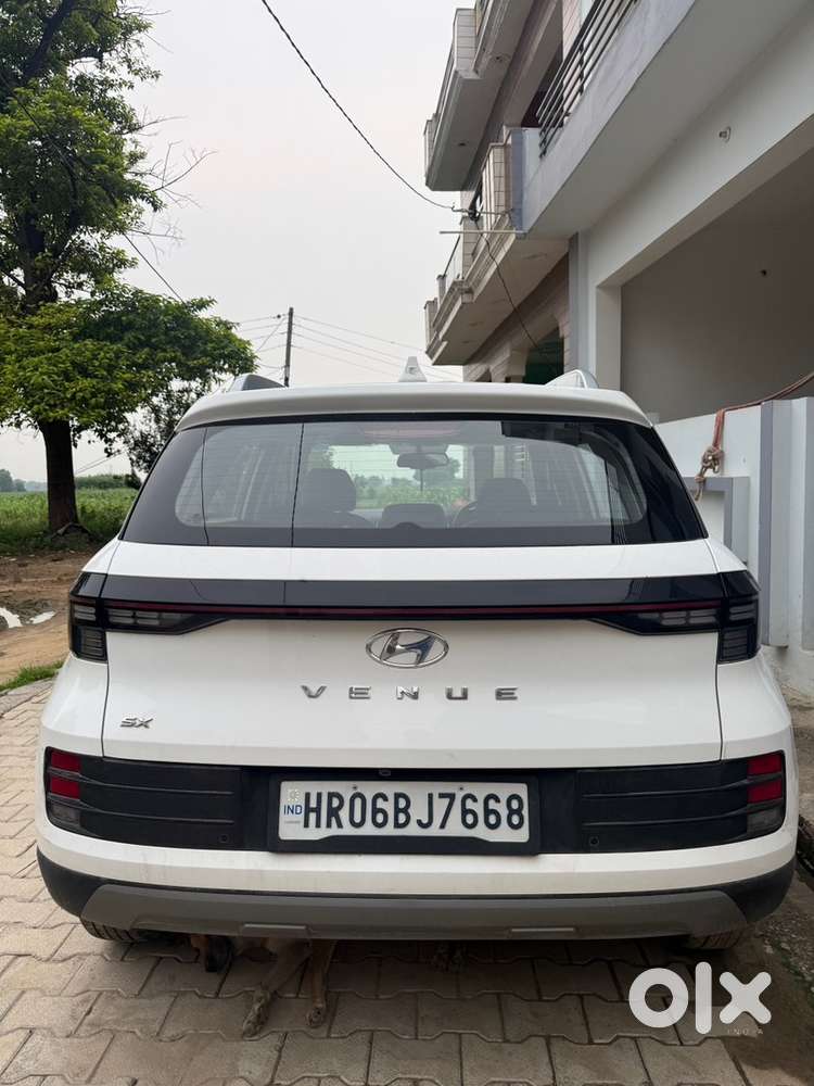 Hyundai Venue Petrol 2024 Manual First Owner